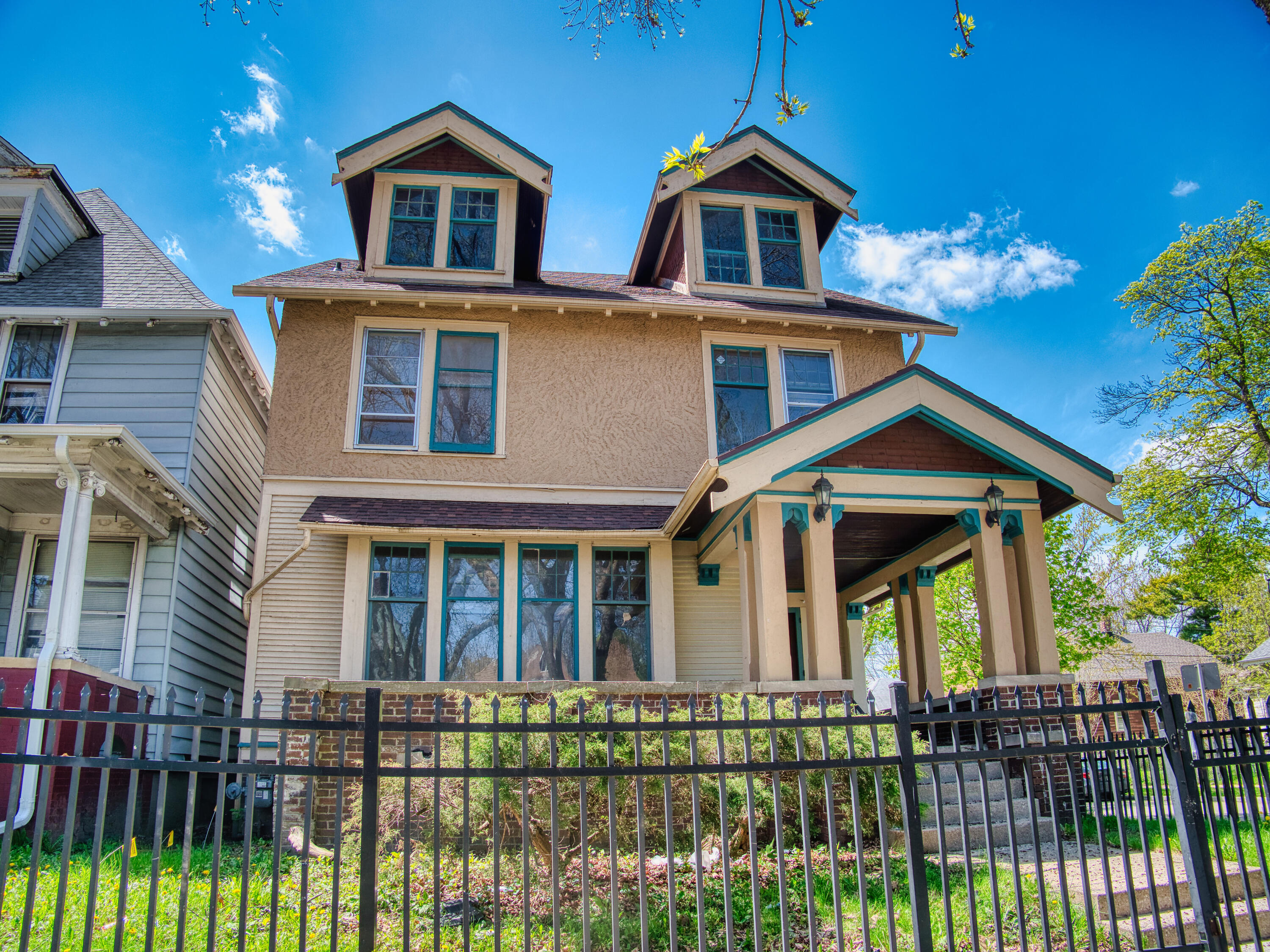 2377 North 44th Street Milwaukee, WI 53210 - Photo 1 of 27 front