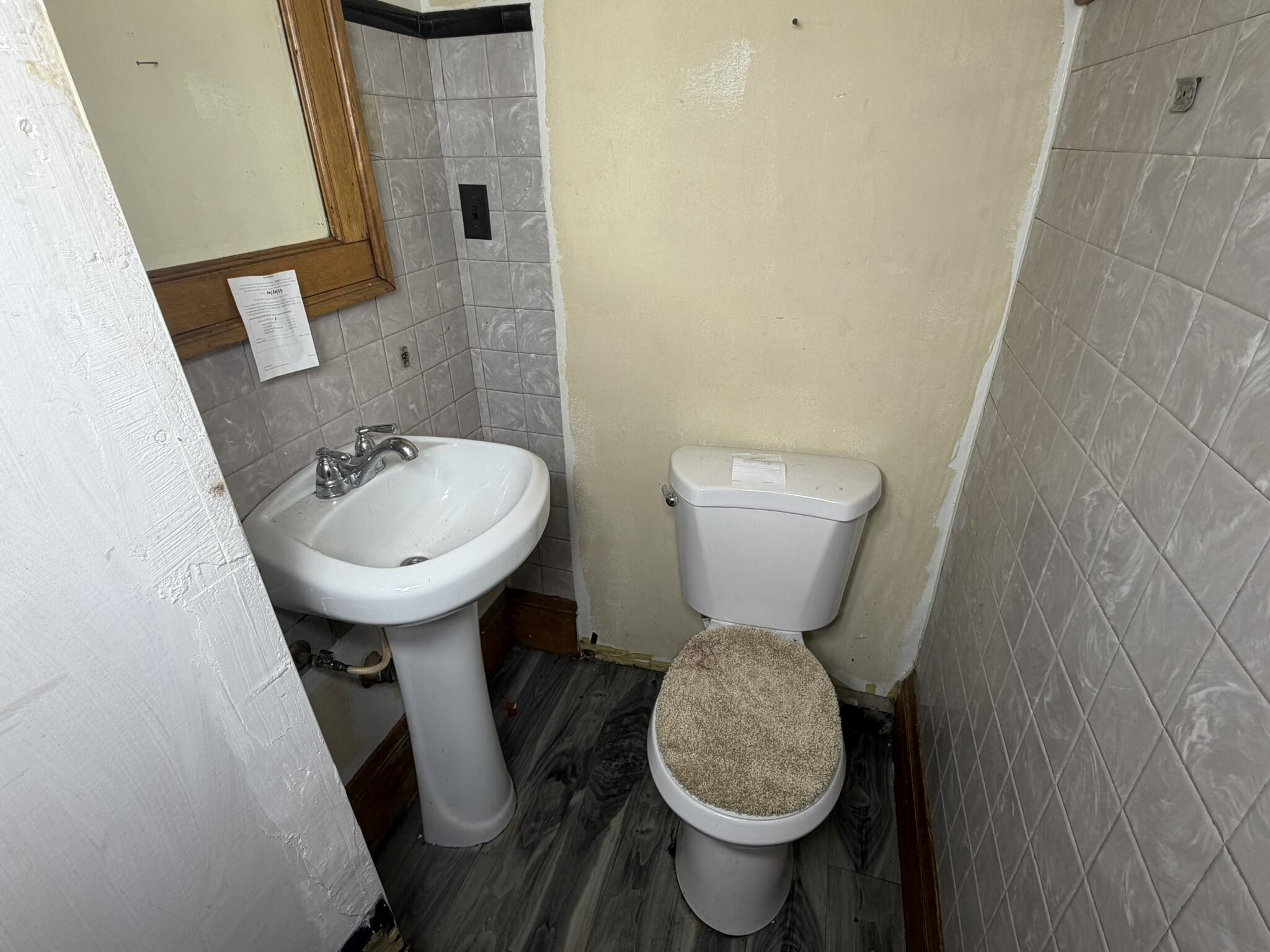 2377 North 44th Street Milwaukee, WI 53210 - Photo 15 of 27 half bath