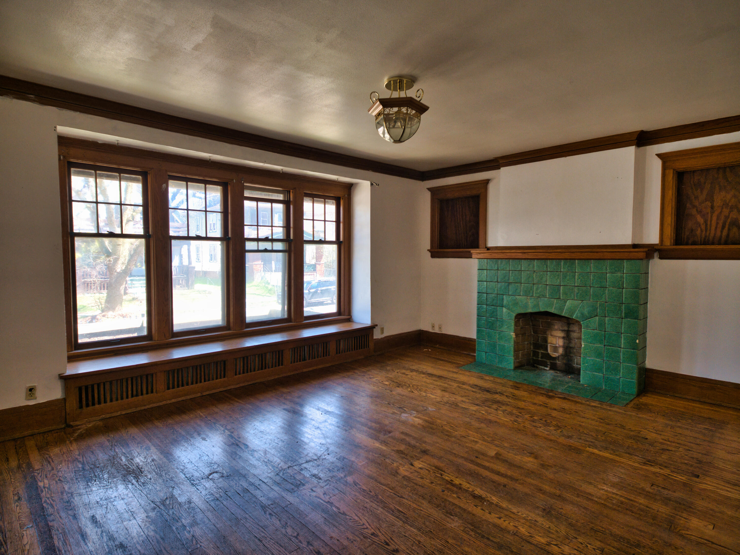 2377 North 44th Street Milwaukee, WI 53210 - Photo 2 of 27 living1