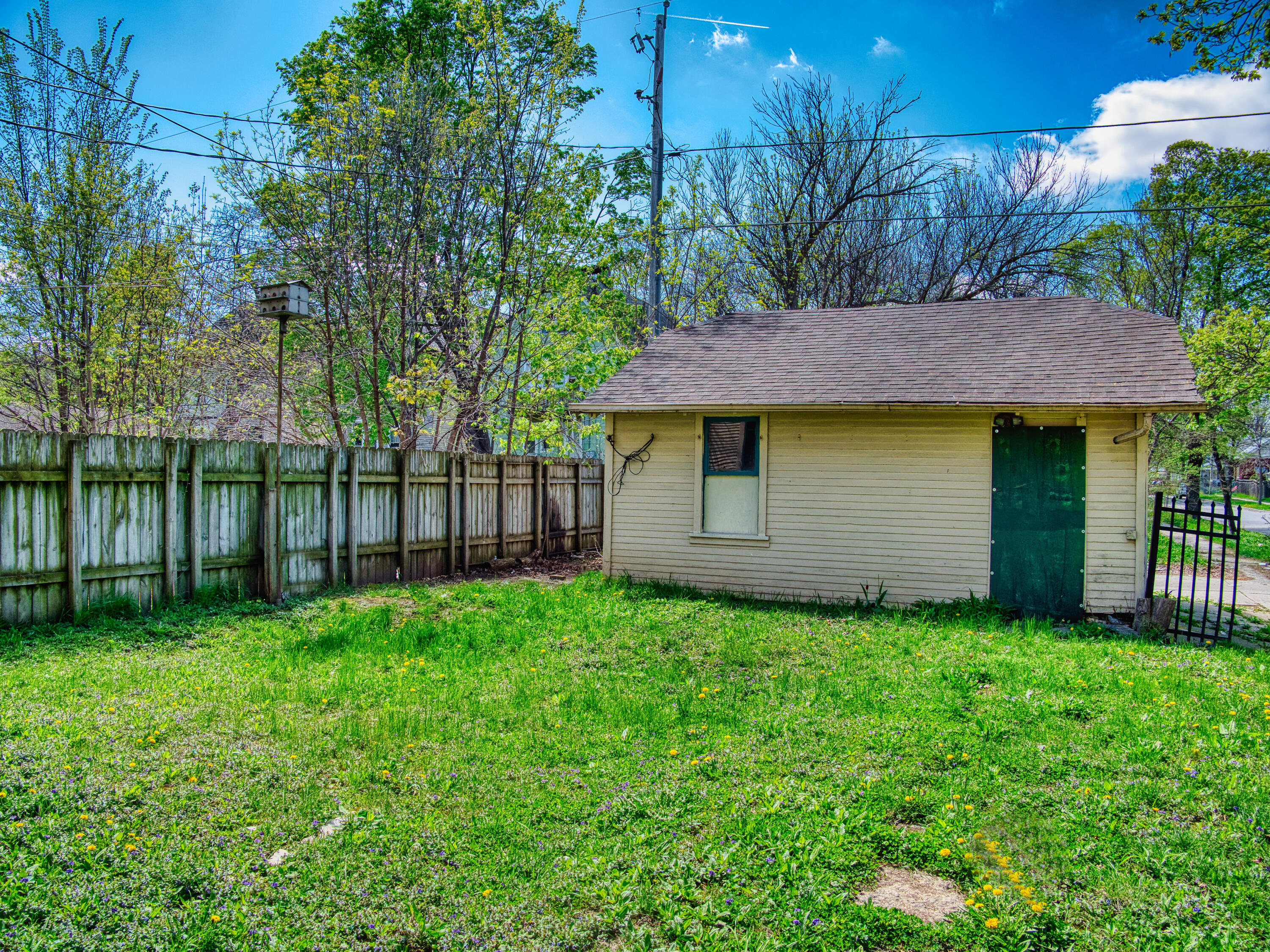 2377 North 44th Street Milwaukee, WI 53210 - Photo 26 of 27 backyard