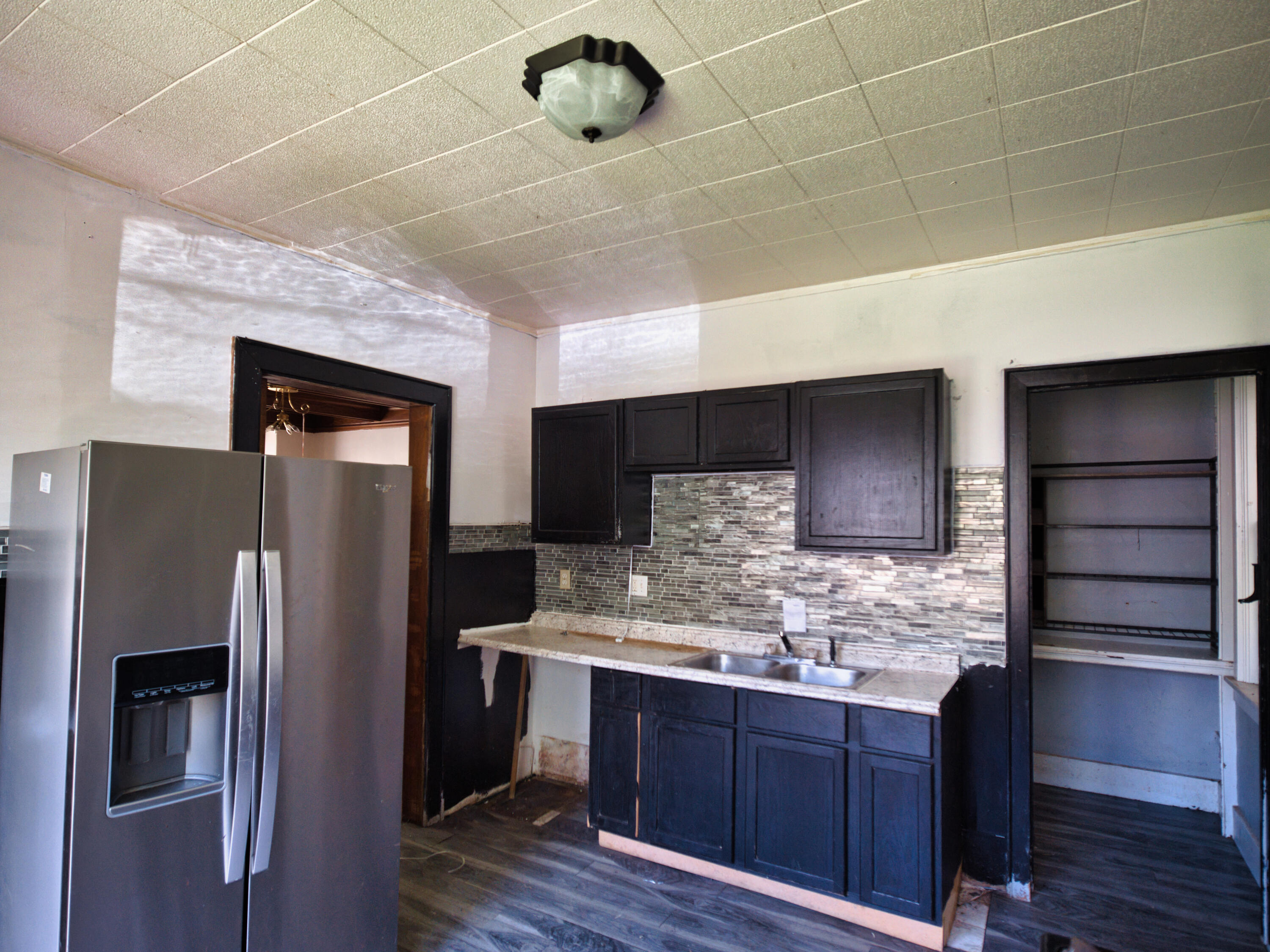 2377 North 44th Street Milwaukee, WI 53210 - Photo 7 of 27 kitchen