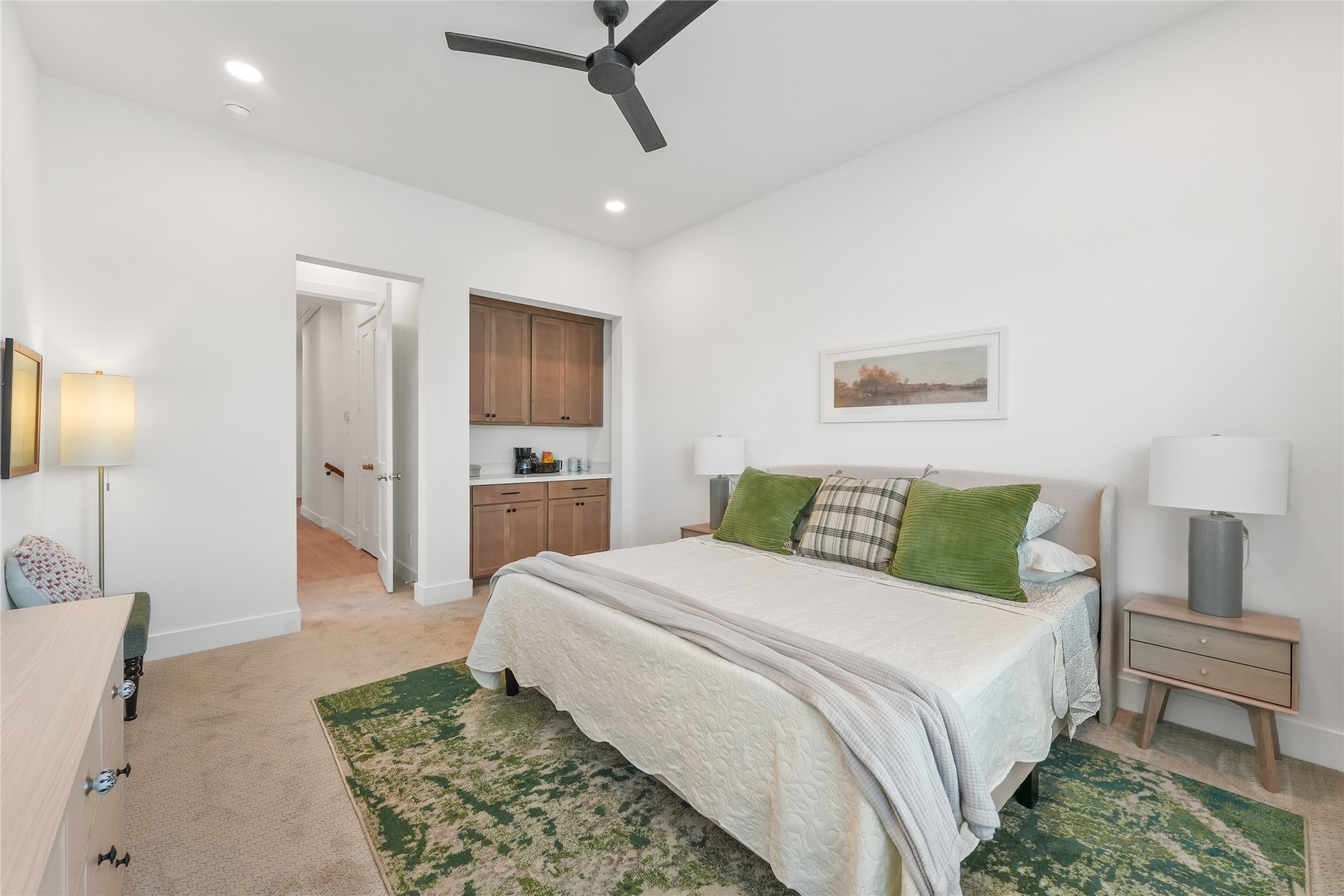 1503 Vermont Street, Unit A Houston, TX 77006 - Photo 15 of 38 Primary Bedroom with Coffee Bar