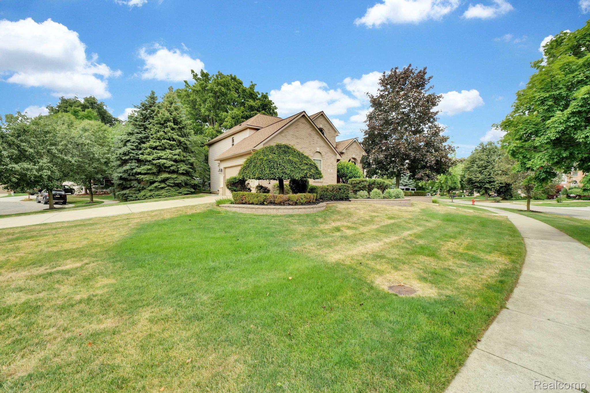 109 Chestnut Ridge Walled Lake, MI 48390 - Photo 3 of 54 Gallery Image 3