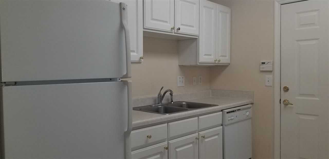11211 Avocet Lane, Unit 103 Raleigh, NC 27617 - Photo 6 of 18 Kitchen