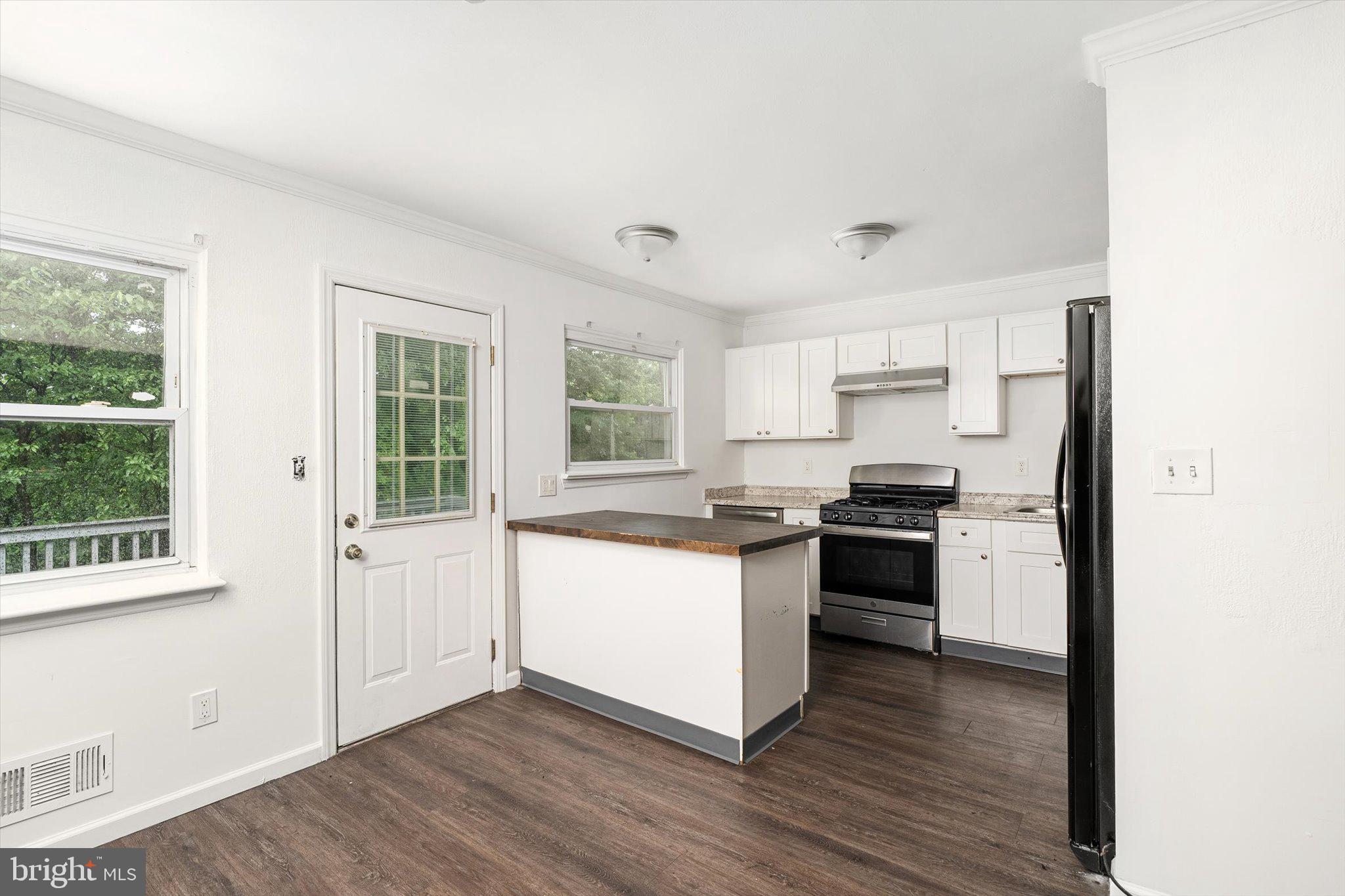 4 Bittersweet Road Ewing, NJ 08638 - Photo 9 of 26 Gallery Image 9