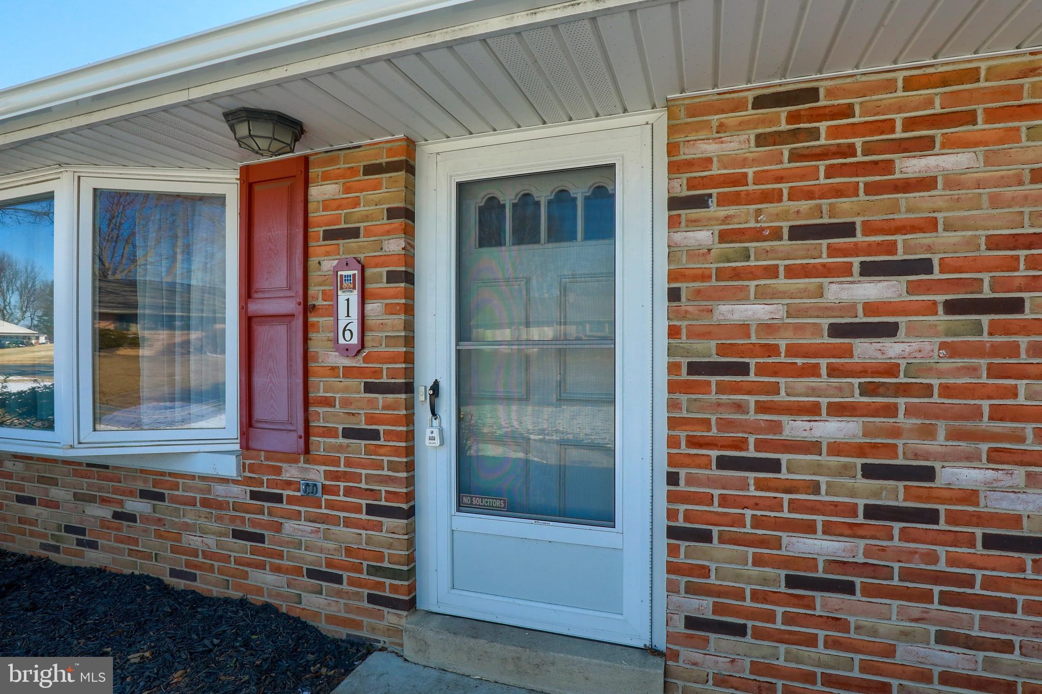 16 Farm Lane Lititz, PA 17543 - Photo 2 of 36