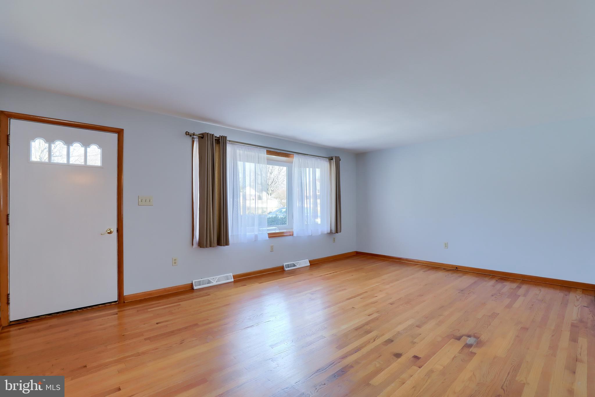 16 Farm Lane Lititz, PA 17543 - Photo 4 of 36