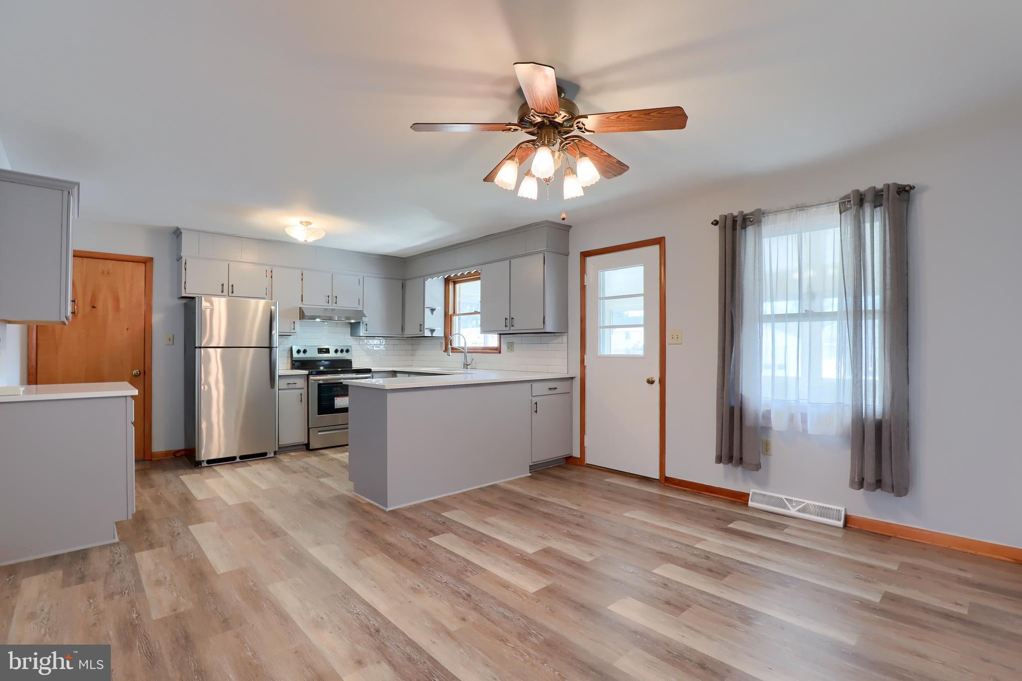16 Farm Lane Lititz, PA 17543 - Photo 7 of 36