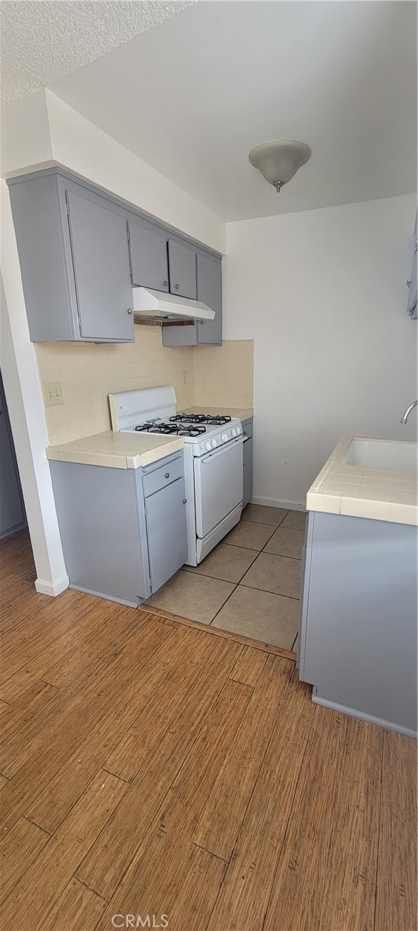 4370 West 141st Street Hawthorne, CA 90250 - Photo 2 of 7 a room with a washer and dryer
