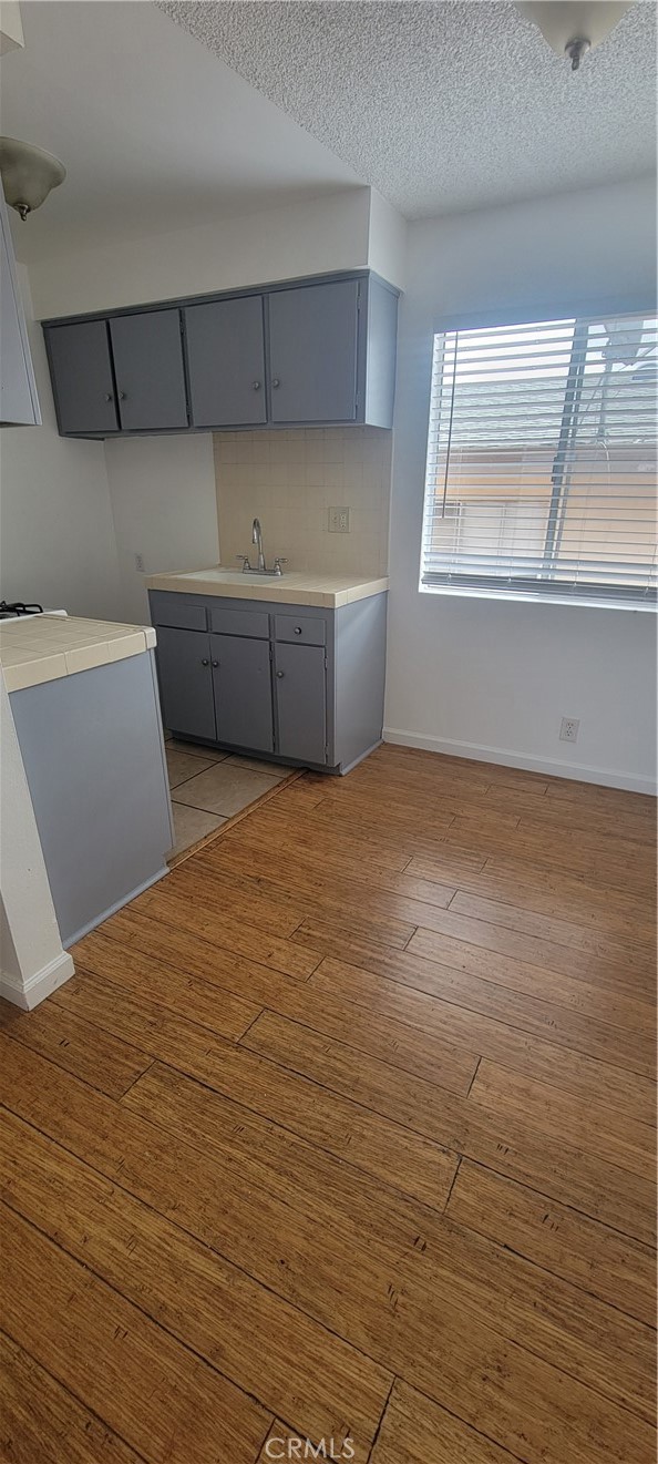 4370 West 141st Street Hawthorne, CA 90250 - Photo 5 of 7 a view of room and window