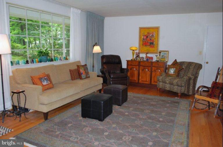 12706 Lacy Drive Silver Spring, MD 20904 - Photo 21 of 30 Living Room