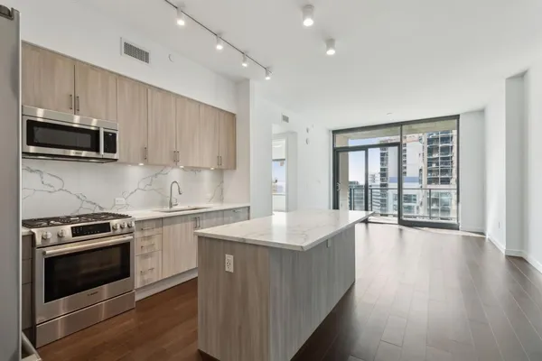 $3,300 | 2120 Olive Street, Unit 1204, Dallas, TX 75201