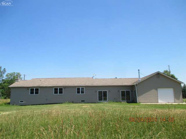 6879 Oak Grove Road Howell, MI 48855 - Photo 3 of 30 21182095-2.JPG