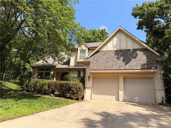 $450,000 | 14350 West 81st Place, Lenexa, KS 66215