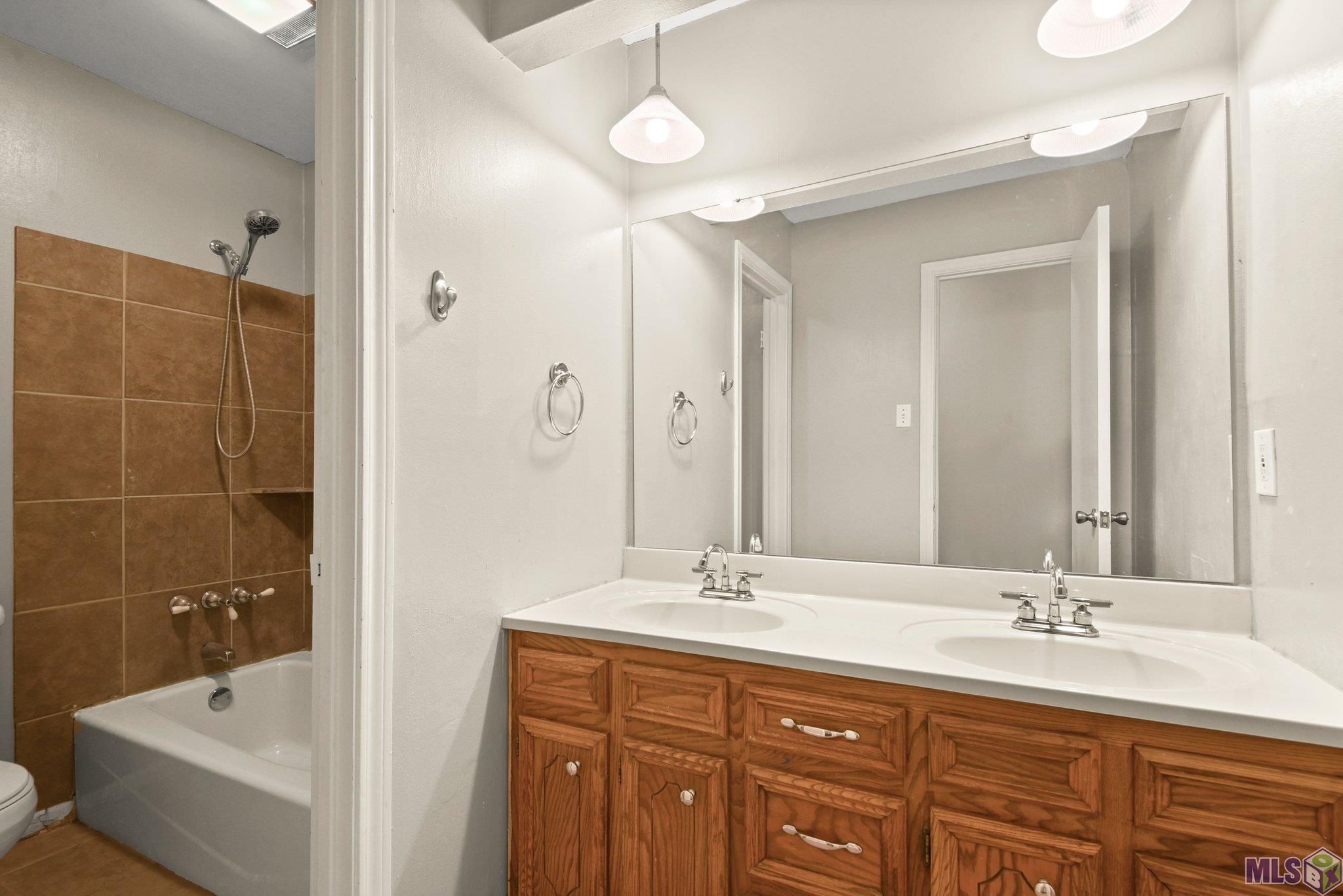 15036 Lynbrook Drive Baton Rouge, LA 70816 - Photo 10 of 19 Gallery Image 10