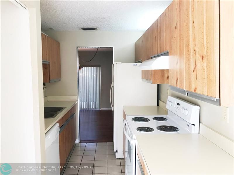 8249 Northwest 8th Place, Unit 4 Plantation, FL 33324 - Photo 4 of 12