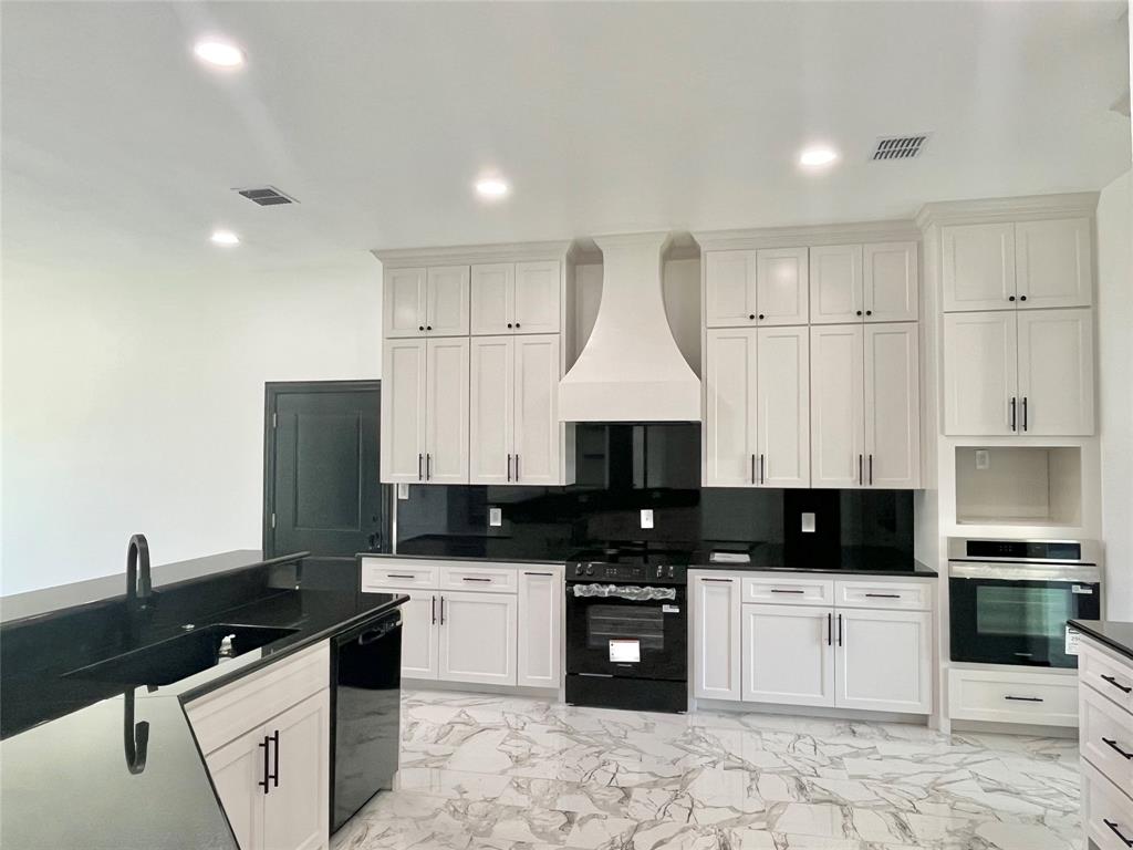 127 Valley Meadows Drive Springtown, TX 76082 - Photo 2 of 32