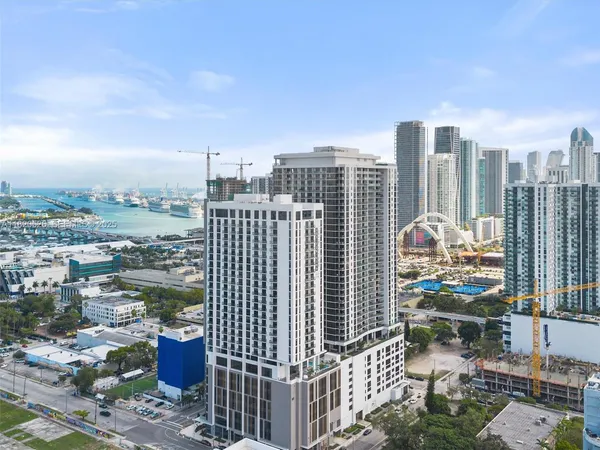 $2,780 | 1642 Northeast 1st Avenue, Unit 2303, Miami, FL 33132