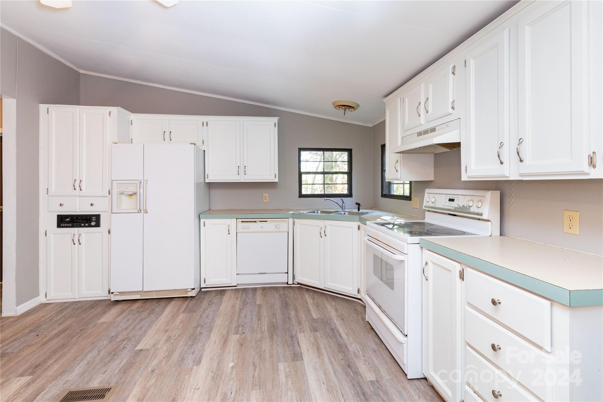 276 Hollon Cove Road Waynesville, NC 28786 - Photo 6 of 22 Gallery Image 6