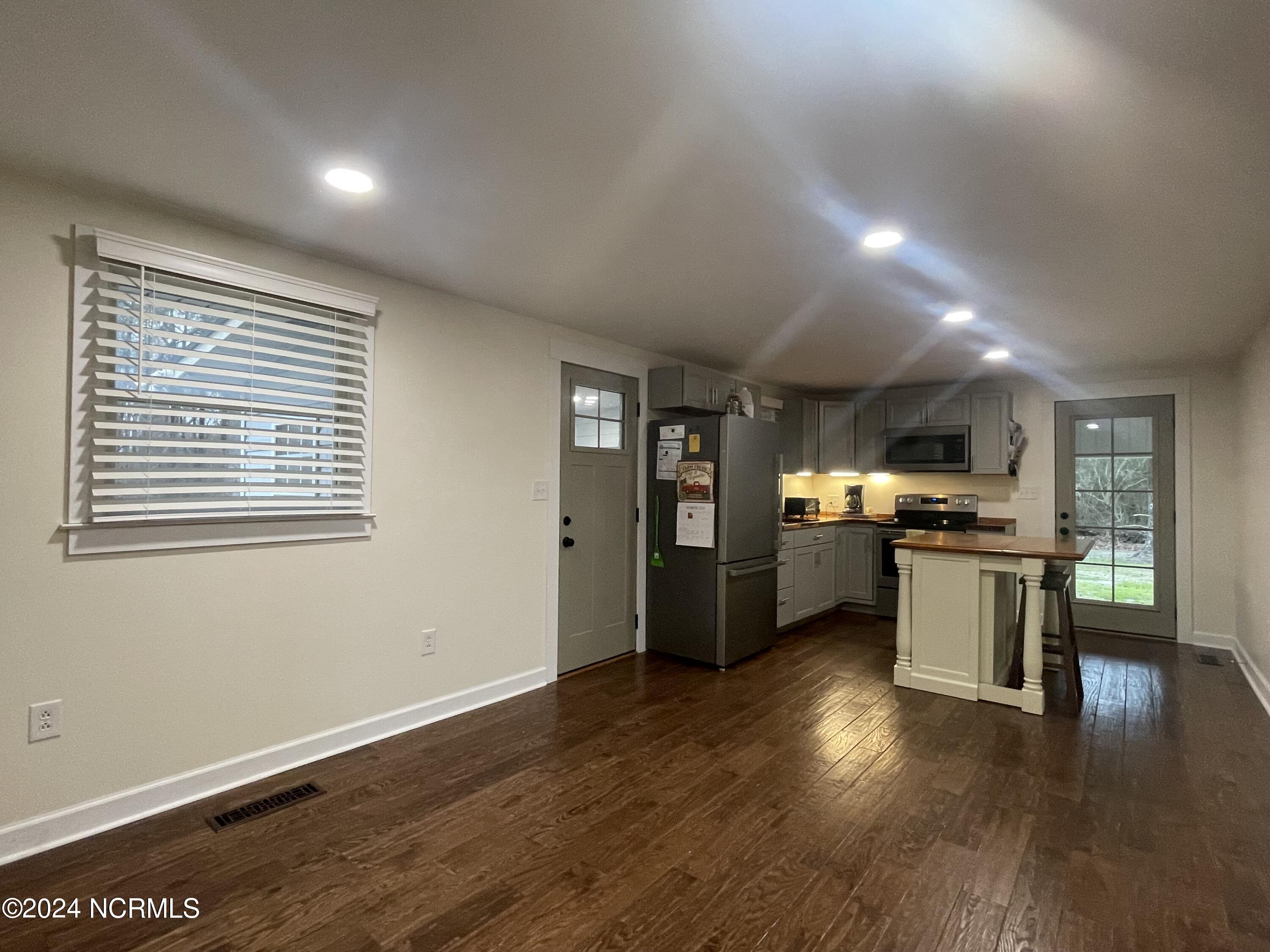 1455 Hickory Grove Road Williamston, NC 27892 - Photo 13 of 34 Dining area