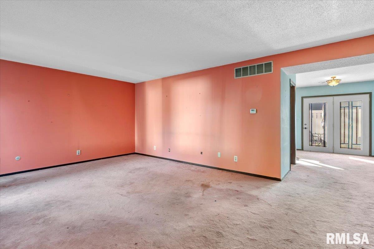 70 Brookside Place Springfield, IL 62704 - Photo 2 of 31