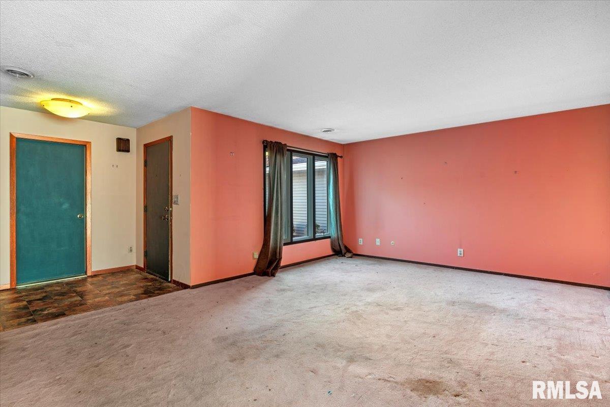 70 Brookside Place Springfield, IL 62704 - Photo 3 of 31