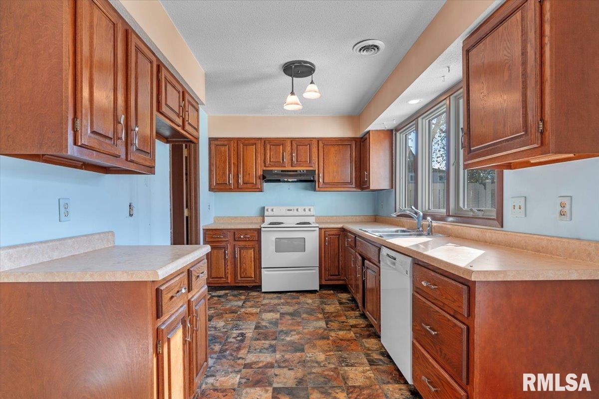 70 Brookside Place Springfield, IL 62704 - Photo 10 of 31