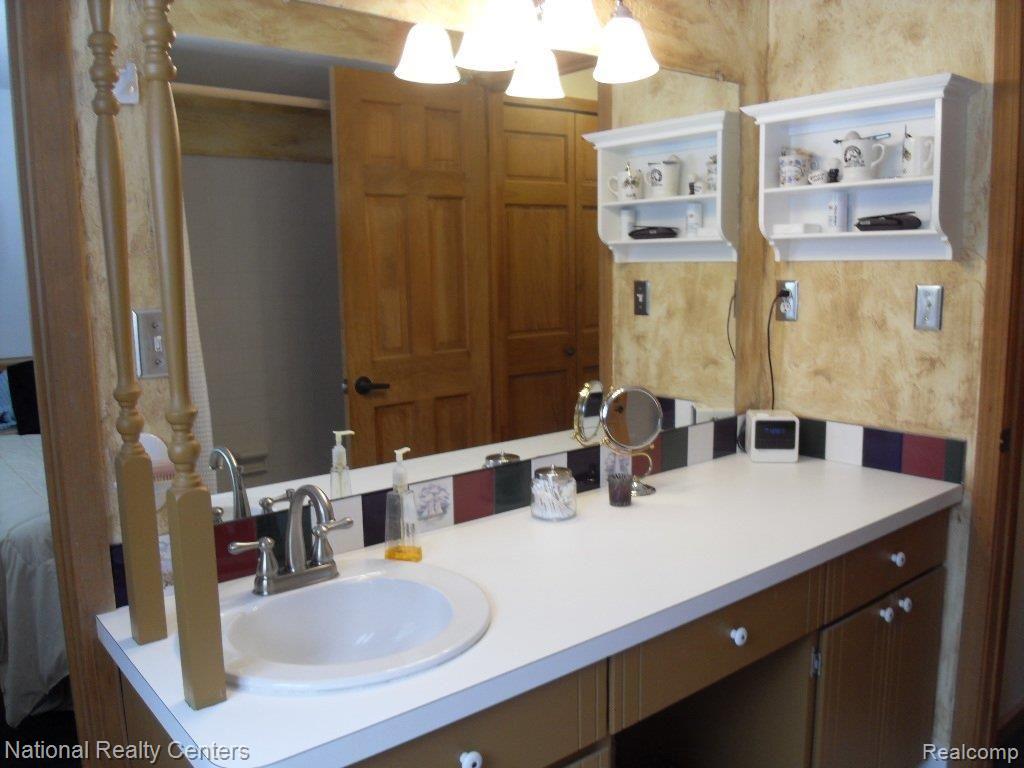 1544 Avon Circle West Rochester, MI 48309 - Photo 17 of 25 SDC11870