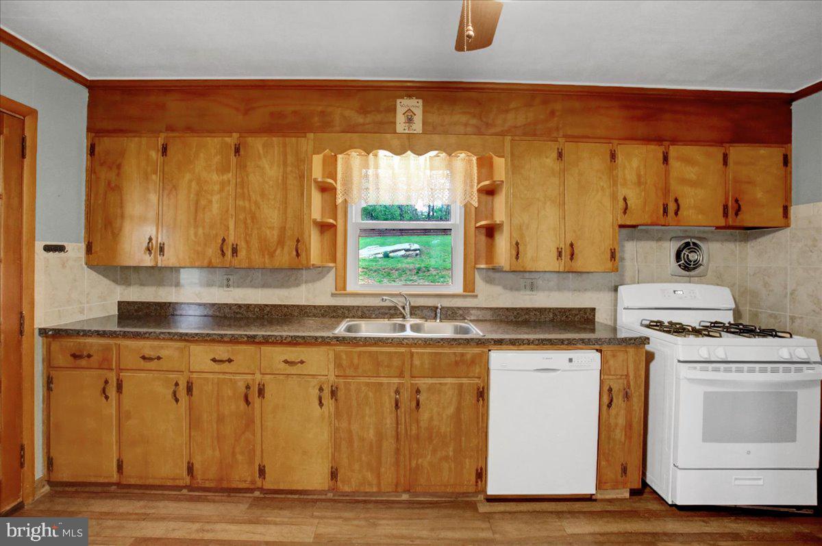 296 Forgedale Road Fleetwood, PA 19522 - Photo 9 of 33 Gallery Image 9