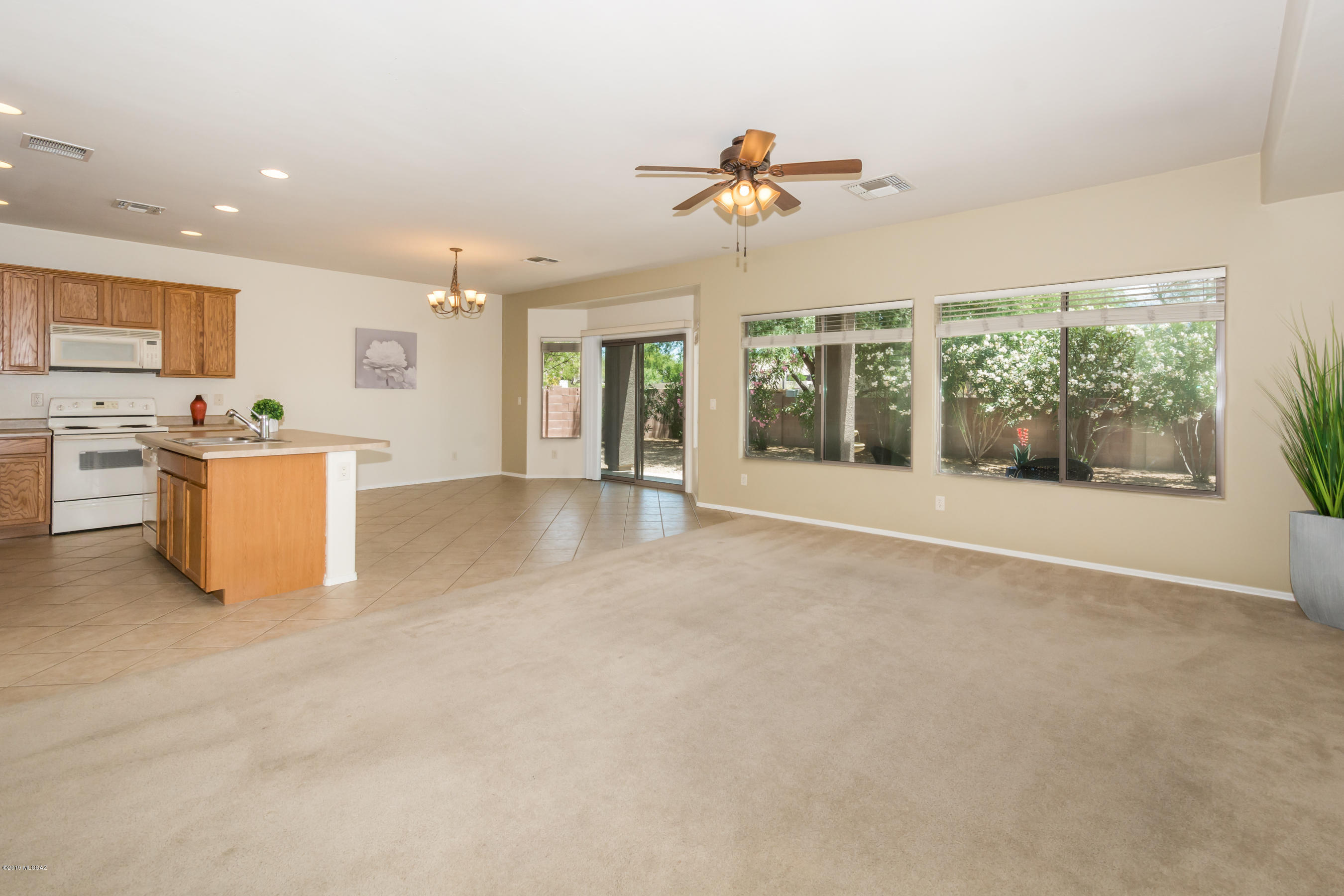 11784 North Peaceful Night Road Tucson, AZ 85737 - Photo 5 of 44