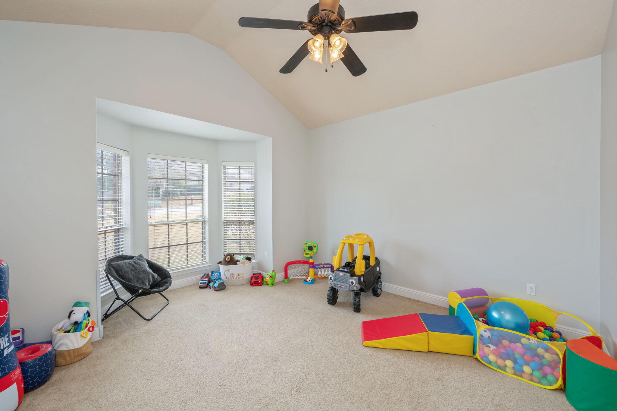 513 Pheasant Trail Crestview, FL 32536 - Photo 24 of 35 a playing room with toys and a couch