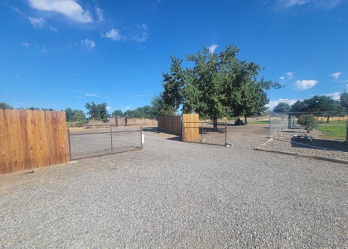 2012 South Steele Road Prosser, WA 99350 - Photo 3 of 44