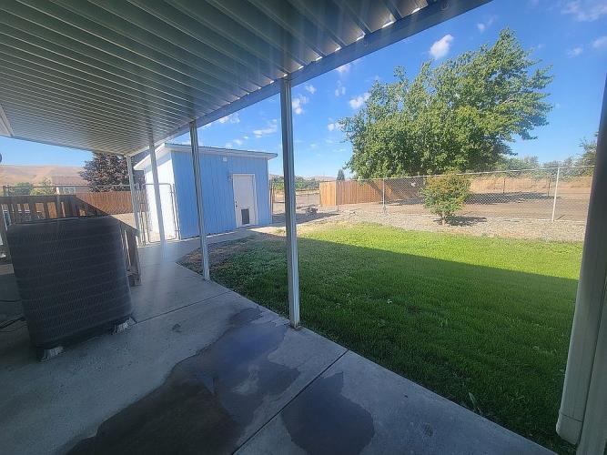 2012 South Steele Road Prosser, WA 99350 - Photo 6 of 44