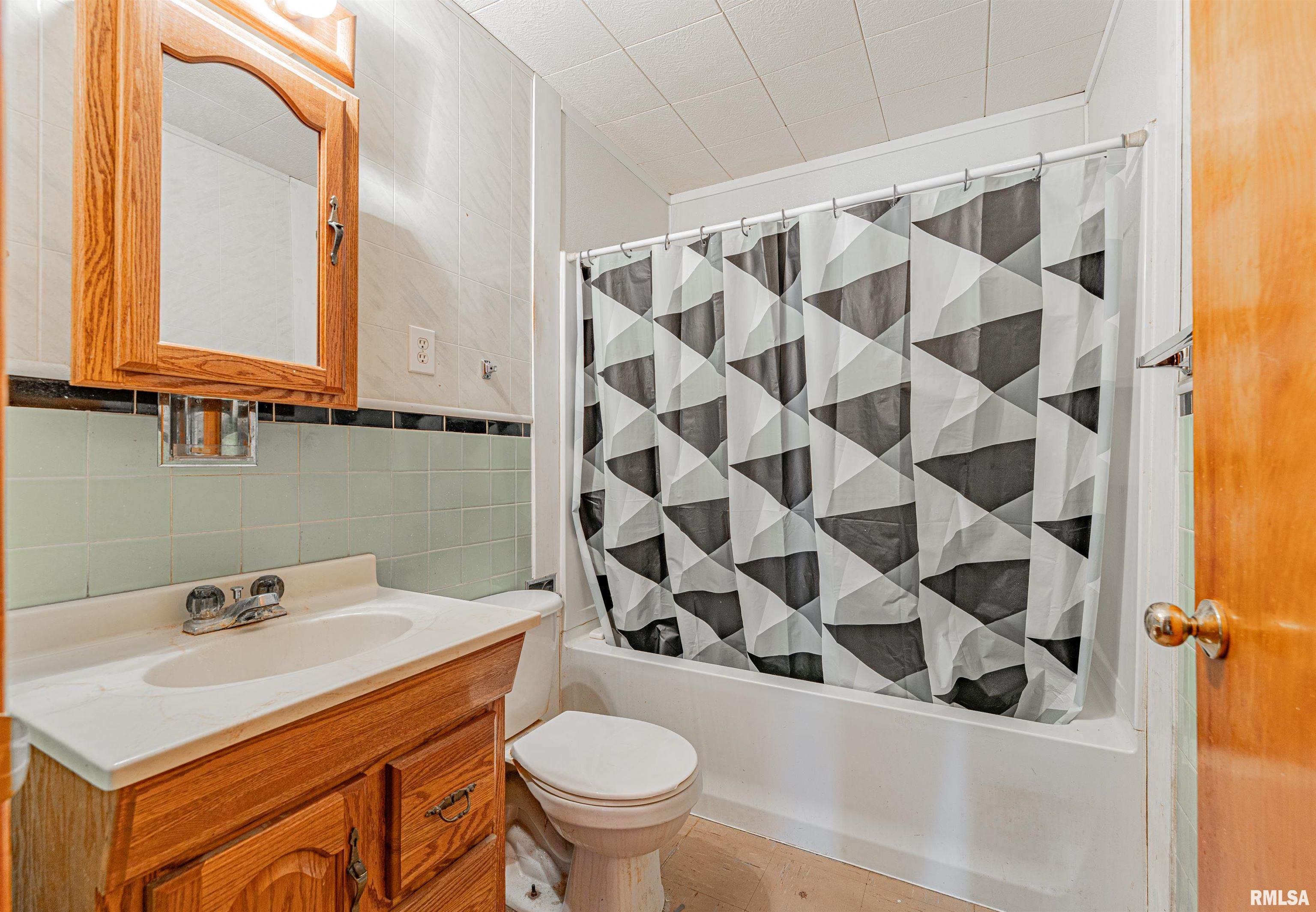 100 Gavin Street Lincoln, IL 62656 - Photo 12 of 16