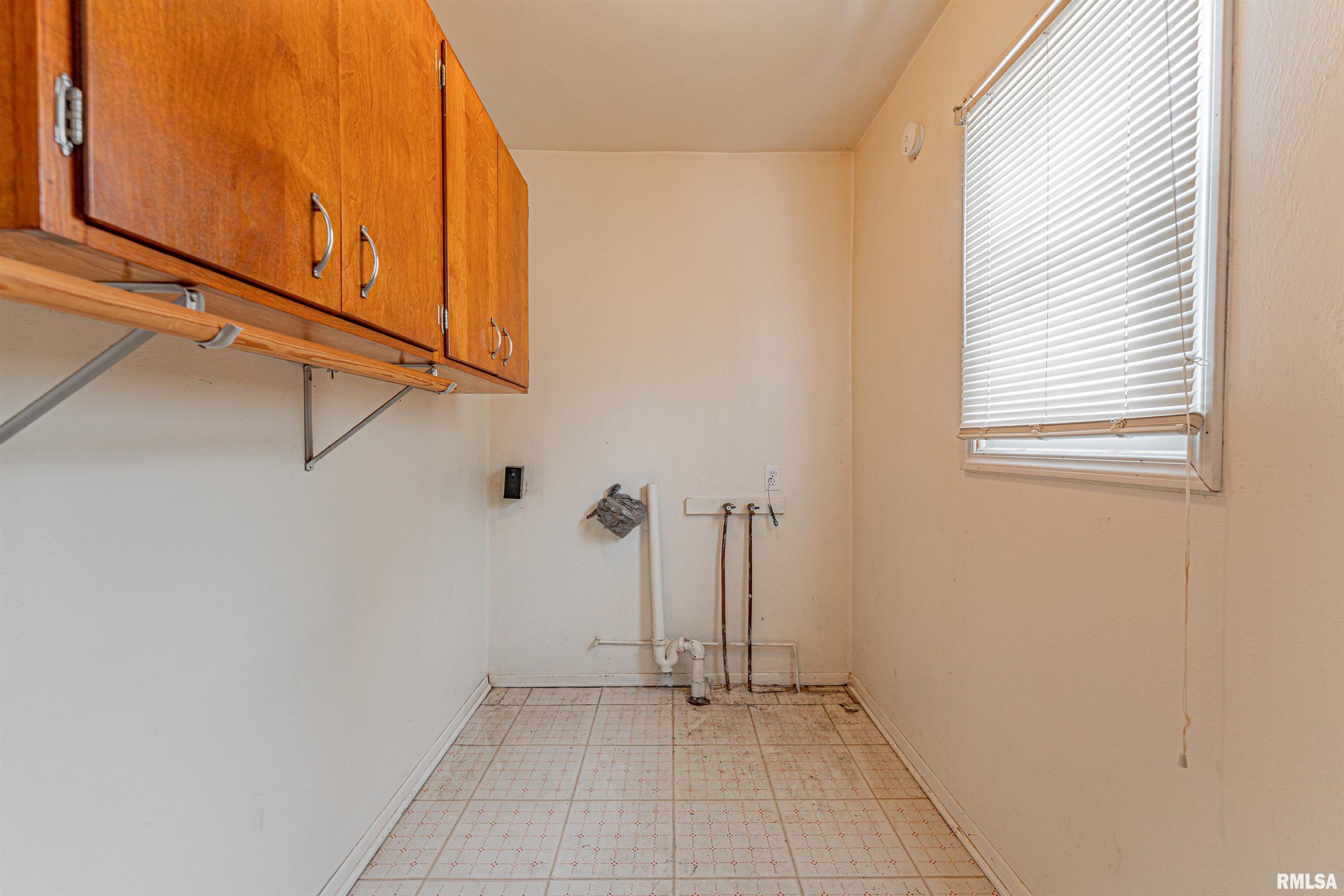 100 Gavin Street Lincoln, IL 62656 - Photo 13 of 16