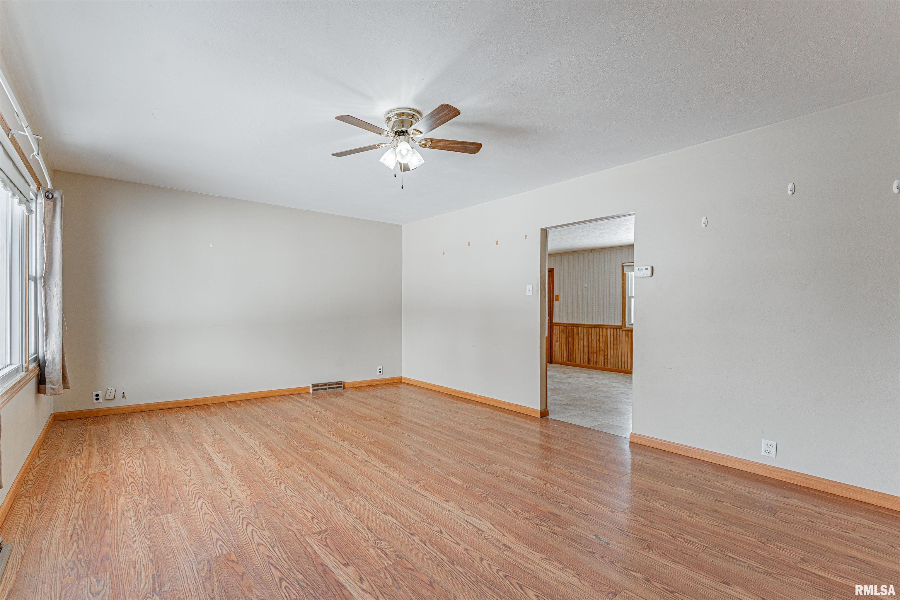 100 Gavin Street Lincoln, IL 62656 - Photo 2 of 16