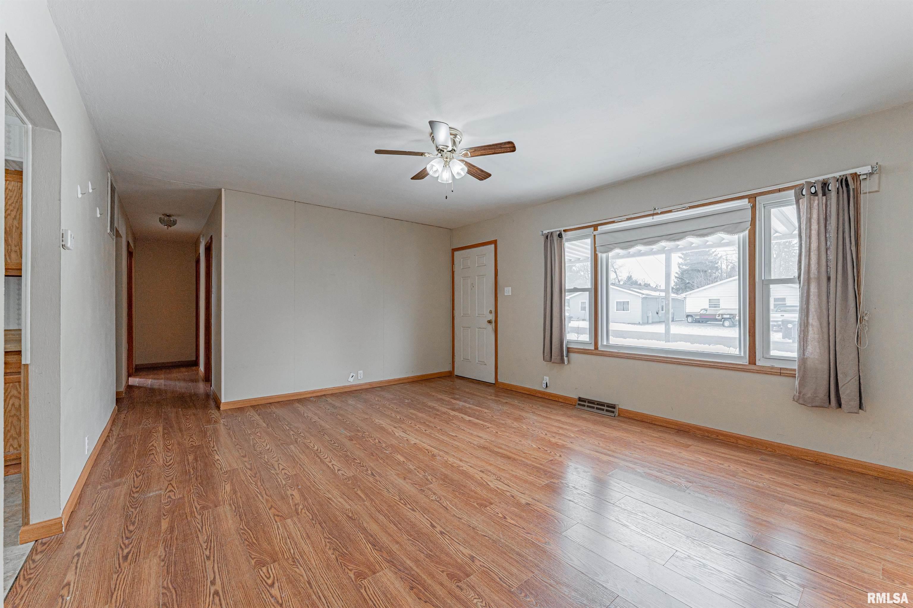 100 Gavin Street Lincoln, IL 62656 - Photo 3 of 16