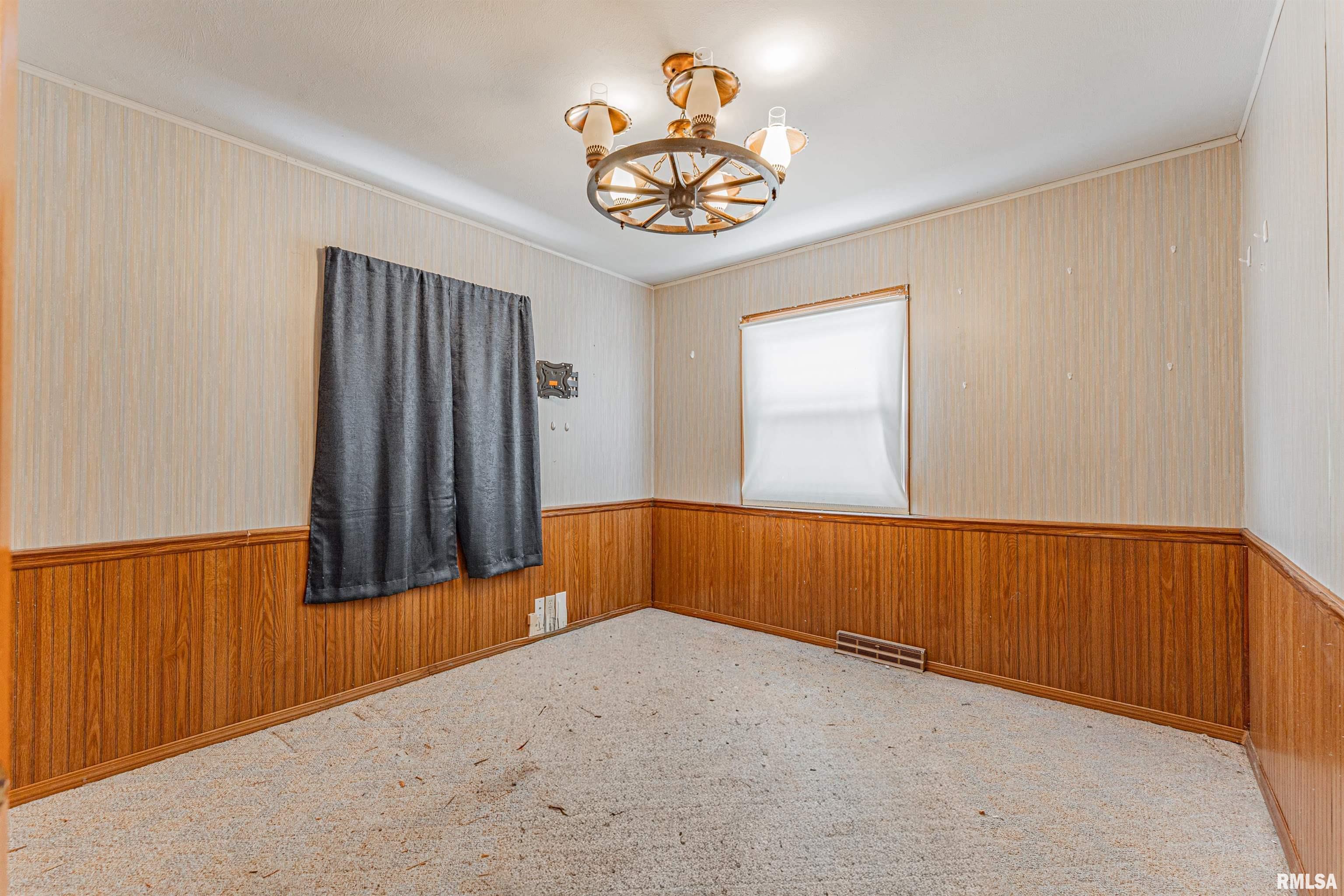 100 Gavin Street Lincoln, IL 62656 - Photo 8 of 16