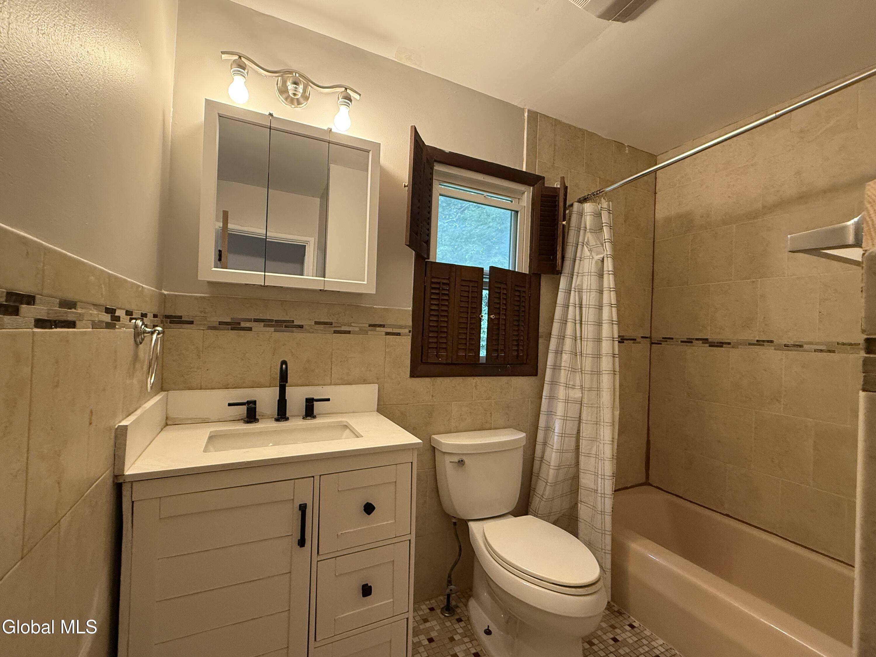 5 Dowling Road, Unit A Colonie, NY 12205 - Photo 14 of 19 IMG_1277