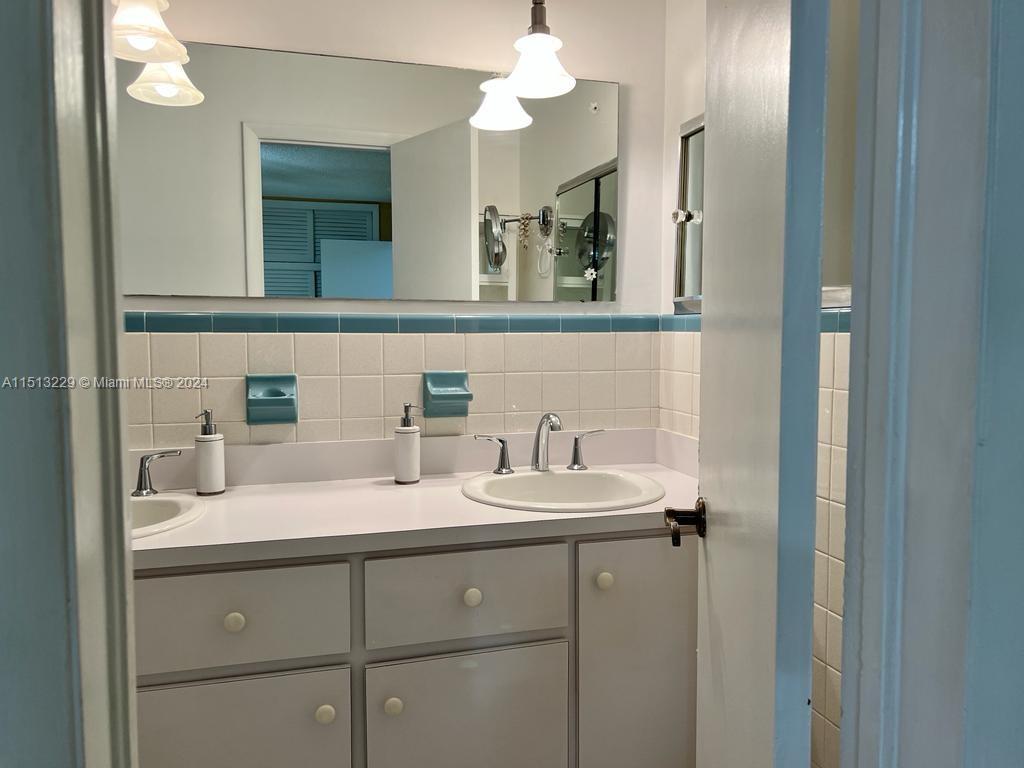 1190 Southwest 19th Avenue Miami, FL 33135 - Photo 16 of 25