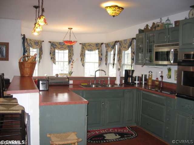 Kitchen - kitchen has stainless steel appliance, b