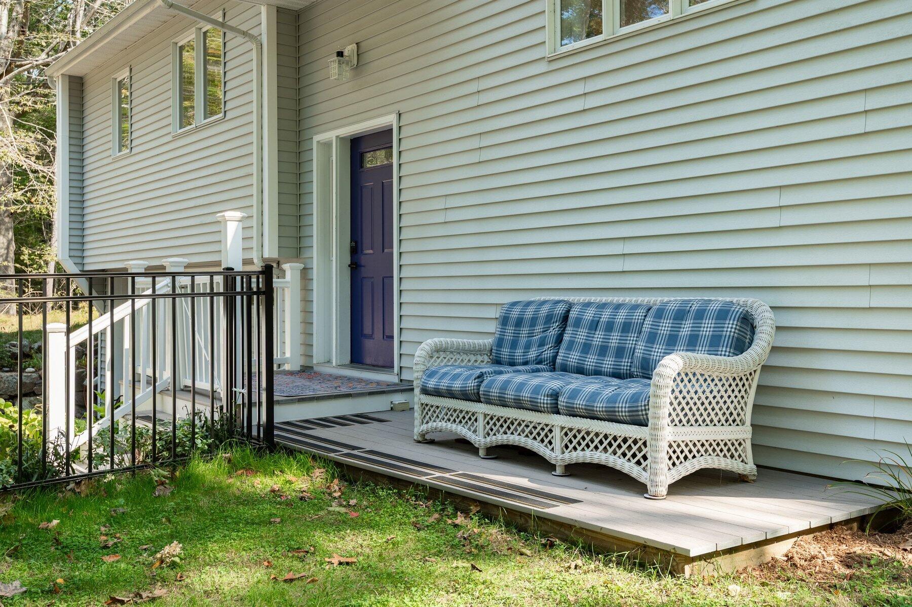 27 Pocahontas Road Kittery, ME 03905 - Photo 5 of 42 Front porch