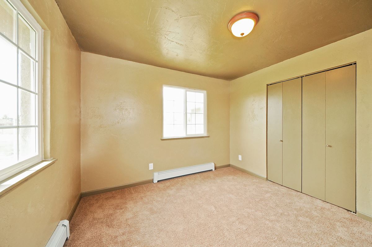 3453 1/2 G Road Clifton, CO 81520 - Photo 11 of 21 an empty room with windows