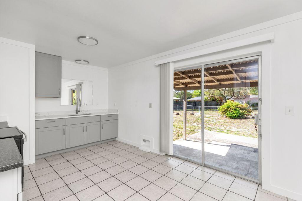 1313 Finck Road Niceville, FL 32578 - Photo 4 of 16 a room that has a bed and a window in it