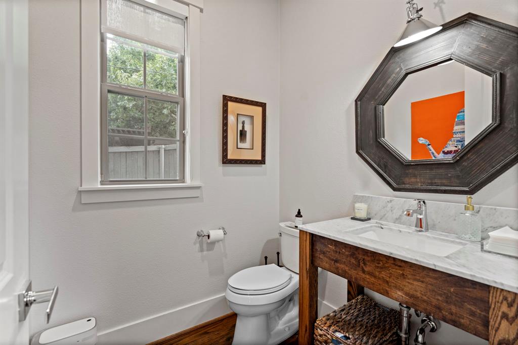 7102 Coronado Avenue Dallas, TX 75214 - Photo 25 of 30 a bathroom with a toilet a sink and mirror