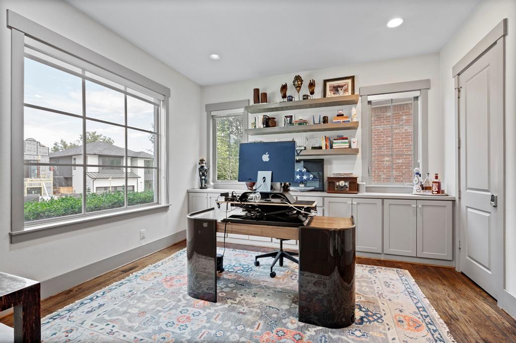7102 Coronado Avenue Dallas, TX 75214 - Photo 9 of 30 a dining room with table and chairs