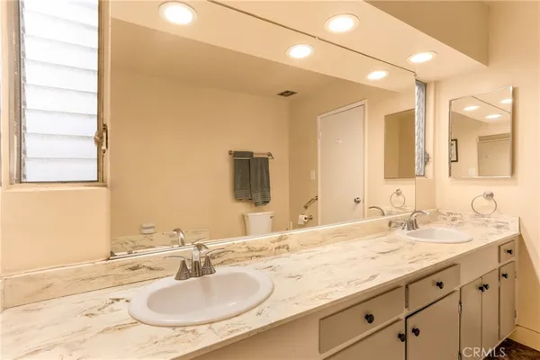 $900,000 | 615 East Olive Avenue, Unit A, Burbank, CA 91501