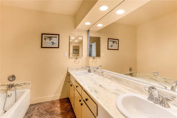 $900,000 | 615 East Olive Avenue, Unit A, Burbank, CA 91501