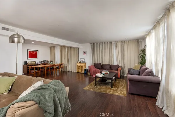 $900,000 | 615 East Olive Avenue, Unit A, Burbank, CA 91501