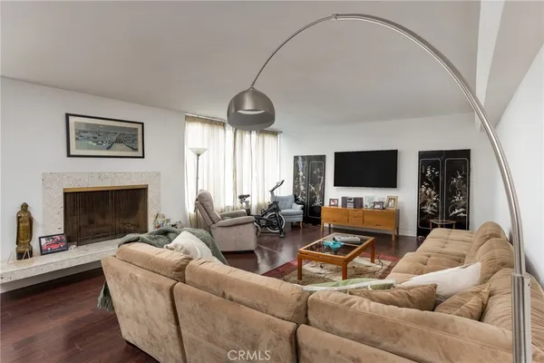 $900,000 | 615 East Olive Avenue, Unit A, Burbank, CA 91501